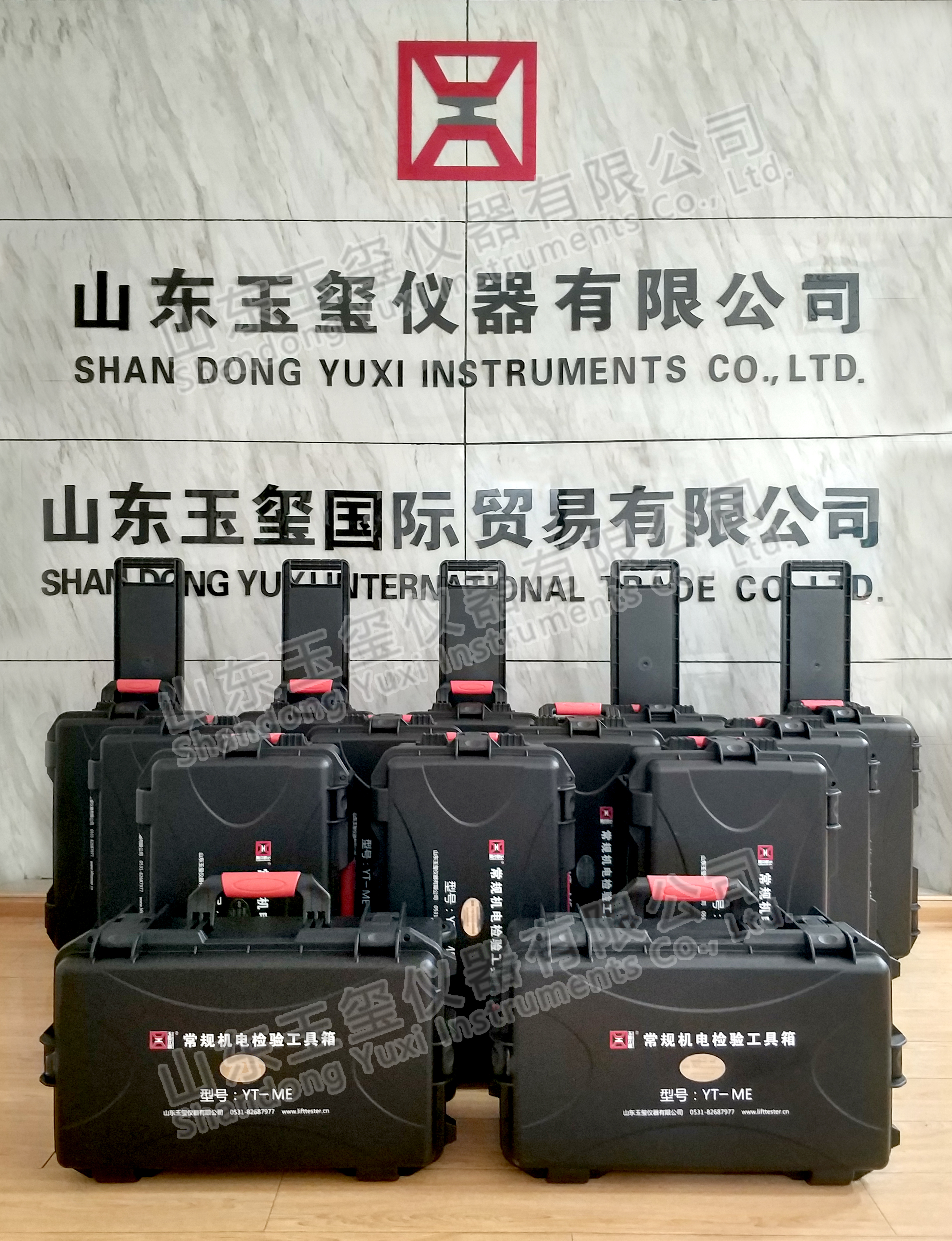 近日,我公司将数十套最新生产的检验工具箱,正式交付客户-山东省特种设备检验研究院集团有限公司。 山东省特种设备检验研究院集团有限公司从事于锅炉、压力容器、压力管道、电梯、起重机械、游乐设施、客运索道和厂内机动车辆等特种设备专业检验。是特种设备安全领域的专业科研与技术服务机构。 我公司完全按照客户实际检验工作及提出的具体要求,定制生产出该批设备。本次交付的产品主要包括:YT-ME系列常规机电检验工具箱、YT-FB系列防爆机电检验工具箱、YT-YL系列游乐设施检验工具箱。 工具箱坚固、耐用,检测工具都经计量院检定,带有计量证书。获得了客户的高程度认可与称赞。 点击以下连接查看检验工具箱具体配置清单(可根据用户实际需求进行定制) YT-ME 常规机电检验工具箱 >> YT-FB 防爆机电检验工具箱 >> YT-YL 游乐设施检验工具箱 >> YT-BP 系列 承压设备检验工具箱 >> 客户清点货物、入库现场: